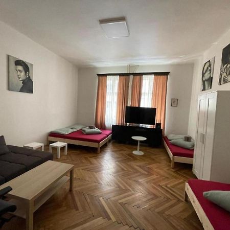 Red&Black Apartment City Centr, Na Hradbach 118 ออสตราวา ภายนอก รูปภาพ