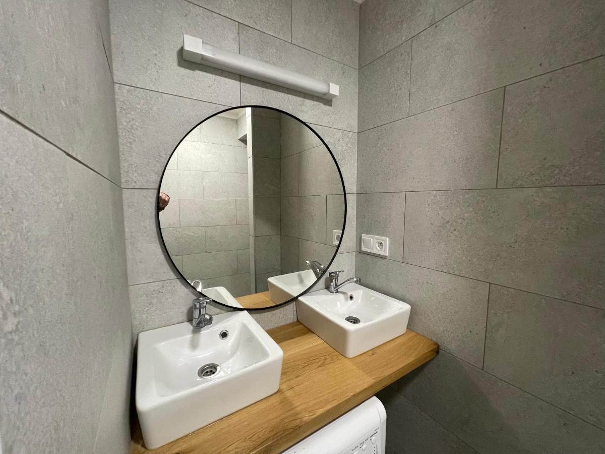 Red&Black Apartment City Centr, Na Hradbach 118 ออสตราวา ภายนอก รูปภาพ