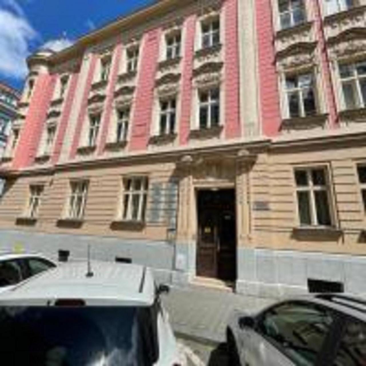 Red&Black Apartment City Centr, Na Hradbach 118 ออสตราวา ภายนอก รูปภาพ